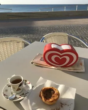 Séjour chez l'habitant Chambre&salle De Bain Privées, Piscine Et à 5 Min à Pied De La Plage Armação de Pêra