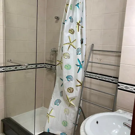 Chambre & Salle De Bain Privees, Piscine Et A 5 Min A Pied De La Plage Проживание в семье *